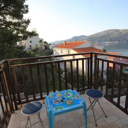 公寓 Seaside With A Swimming Pool Okrug Donji, Ciovo - 8664