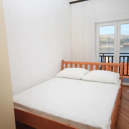 Seaside With A Swimming Pool Okrug Donji, Ciovo - 8664 公寓 *