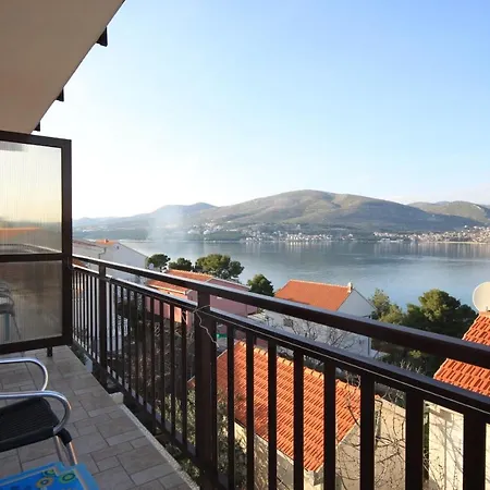 公寓 Seaside With A Swimming Pool Okrug Donji, Ciovo - 8664 特罗吉尔