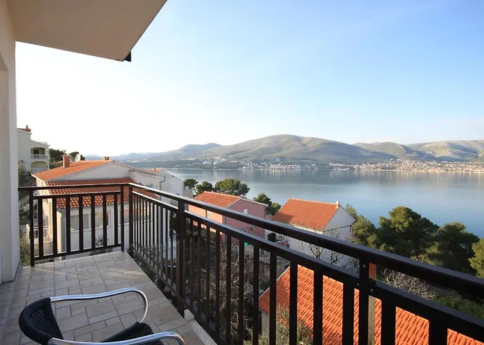 Apartamento Seaside With A Swimming Pool Okrug Donji, Ciovo - 8664 *