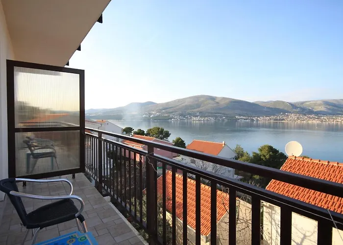 Apartamento Seaside With A Swimming Pool Okrug Donji, Ciovo - 8664 Trogir
