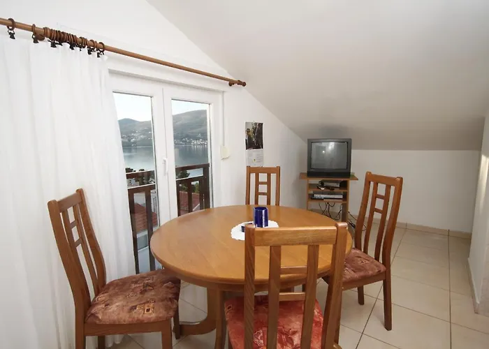 Seaside With A Swimming Pool Okrug Donji, Ciovo - 8664 Trogir