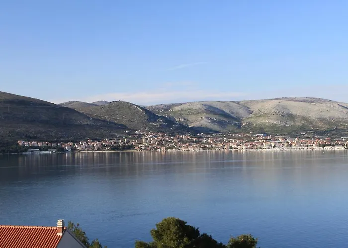 Seaside With A Swimming Pool Okrug Donji, Ciovo - 8664
