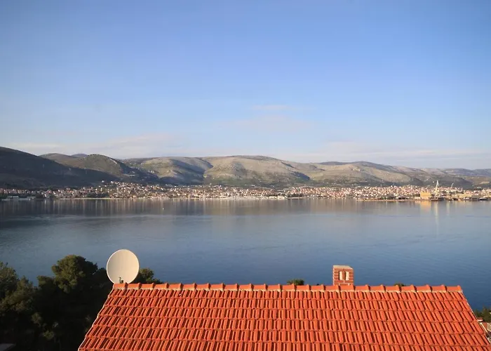 Seaside With A Swimming Pool Okrug Donji, Ciovo - 8664 Apartamento Trogir