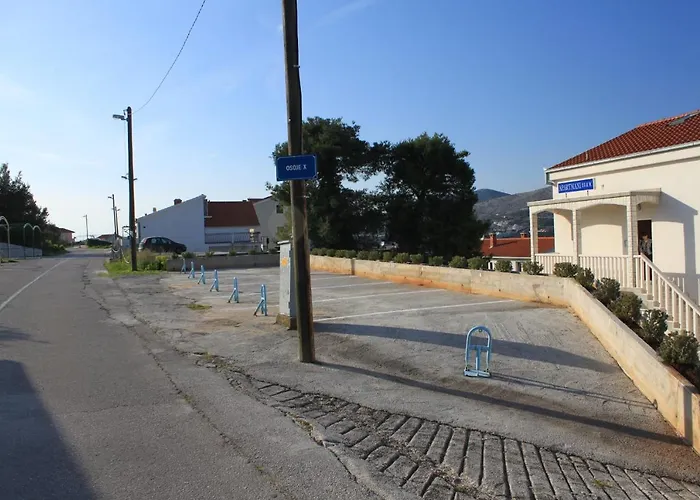 Seaside With A Swimming Pool Okrug Donji, Ciovo - 8664 Trogir