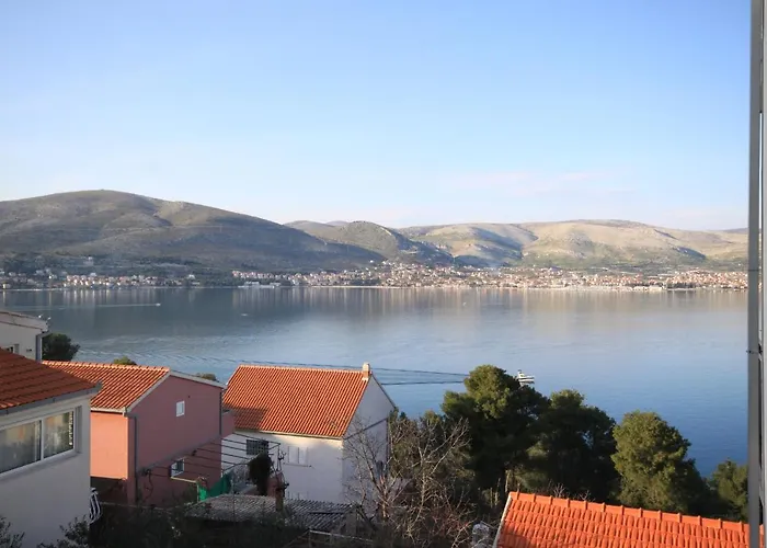 Seaside With A Swimming Pool Okrug Donji, Ciovo - 8664